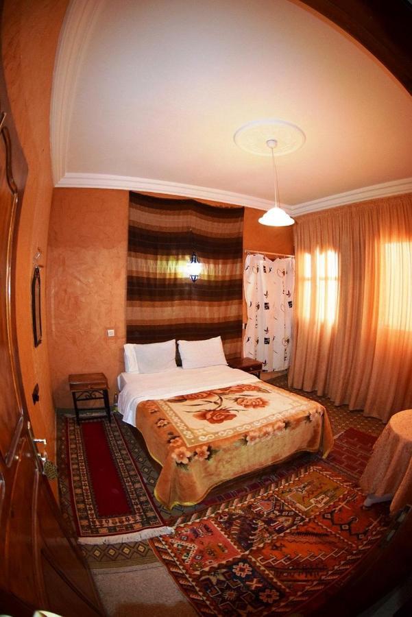 Auberge Et Hotel Les Amis Tafraout Buitenkant foto