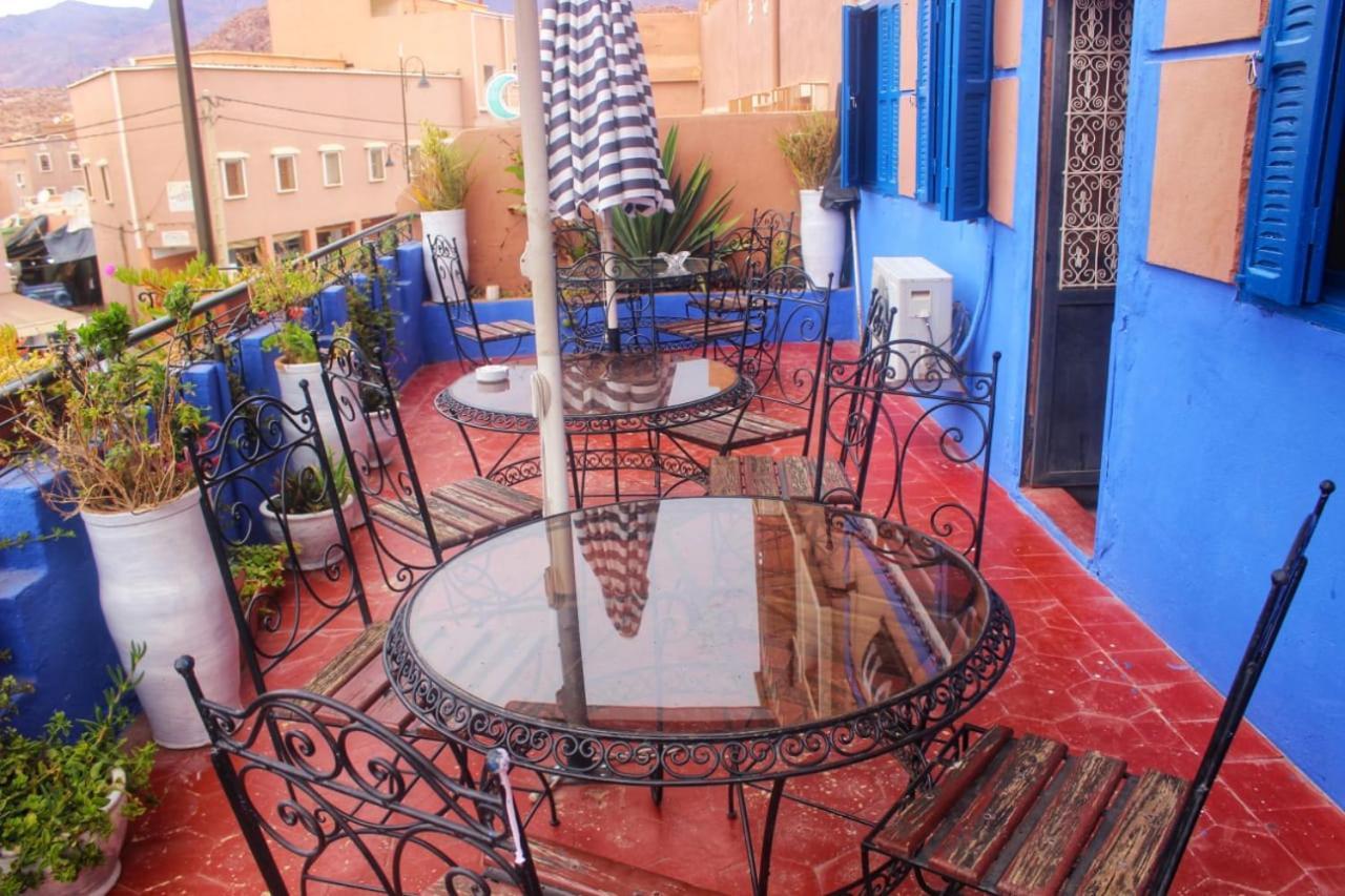 Auberge Et Hotel Les Amis Tafraout Buitenkant foto