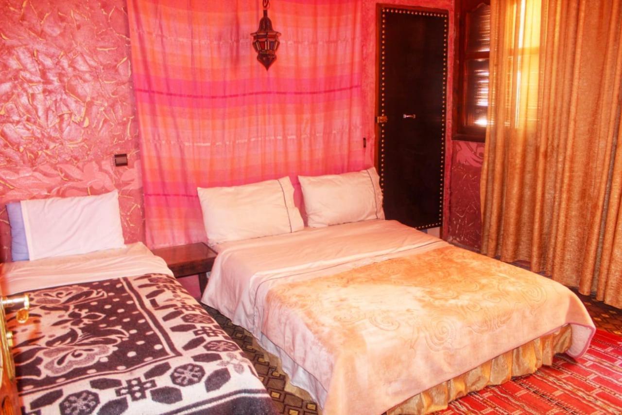 Auberge Et Hotel Les Amis Tafraout Buitenkant foto
