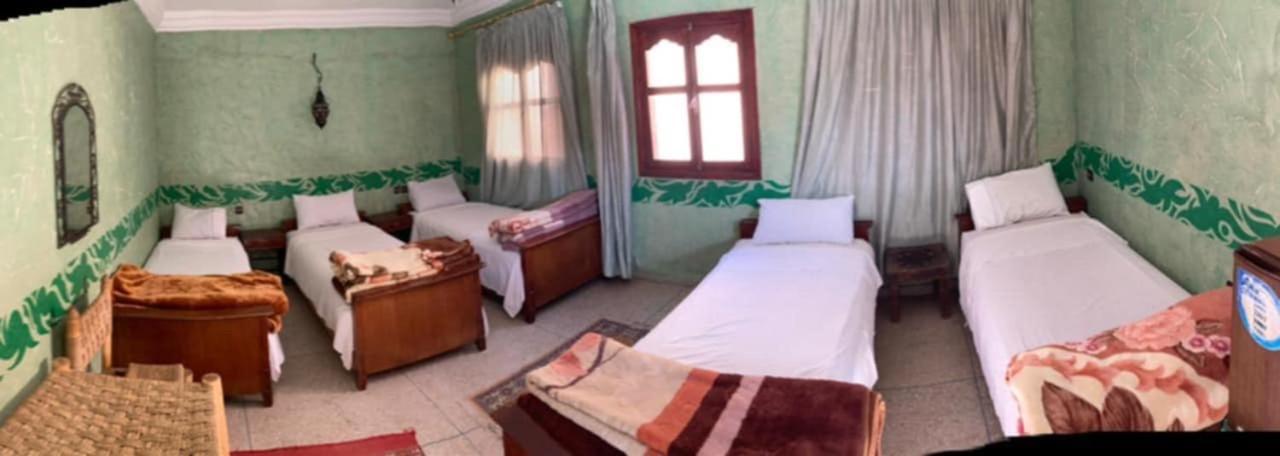 Auberge Et Hotel Les Amis Tafraout Buitenkant foto