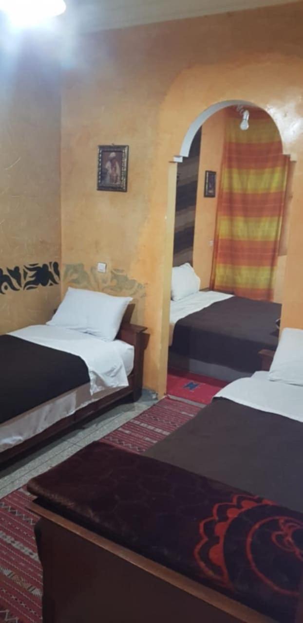 Auberge Et Hotel Les Amis Tafraout Buitenkant foto